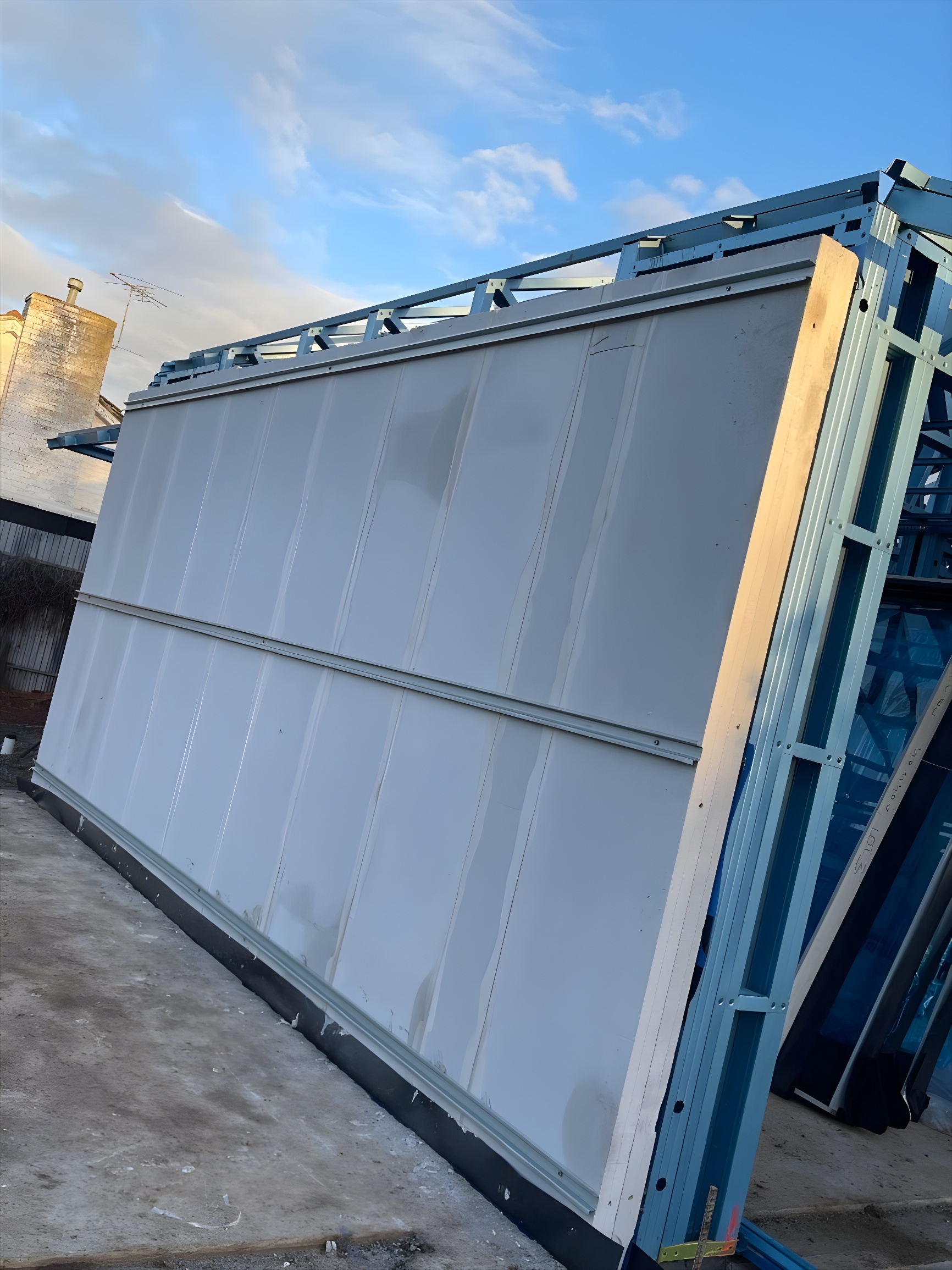 Hebel panel installation on a steel-framed build